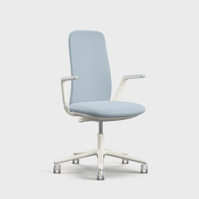 Side view of Nia Blue mid back