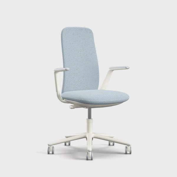 Side view of Nia Blue mid back